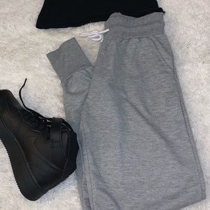 Women sweat pants 👖 joggers pre loved 🥰 like new